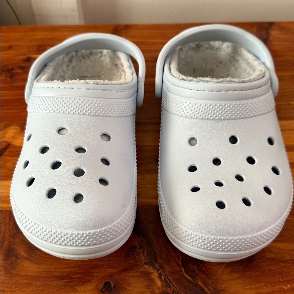 CROCS Light Blue Lined Clogs - Picture 4 of 7